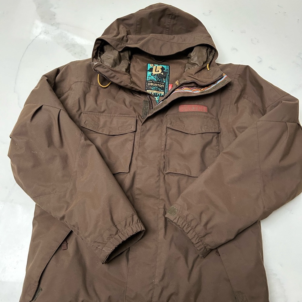 Burton Snowboarding/ski brown jacket in great condition, wear a couple of times.